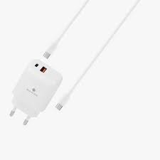 ראש מטען 20W יציאת USB ויציאת TYPE C כולל כבל TYPE C ל TYPE C מבית MIRACASE